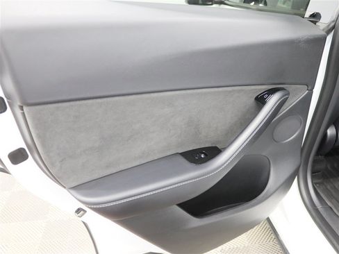 Used 2021 Tesla Model Y Long Range AWD/4WD image 18