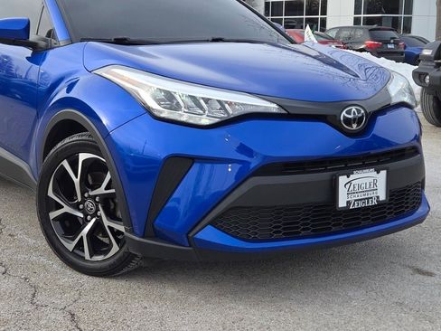 Used 2021 Toyota C-HR XLE image 3
