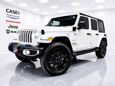 Used 2023 Jeep Wrangler Unlimited Sahara w/ Cold Weather Group AWD/4WD image 6