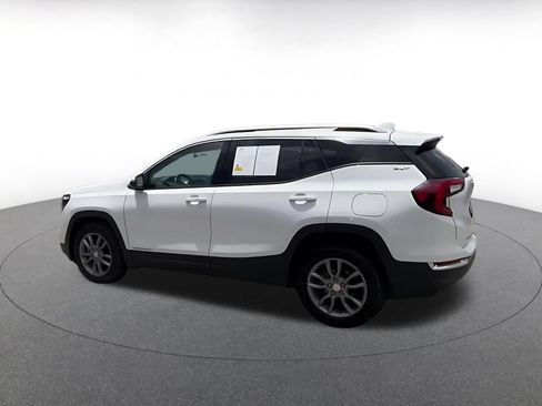 Used 2024 GMC Terrain SLT AWD/4WD image 10