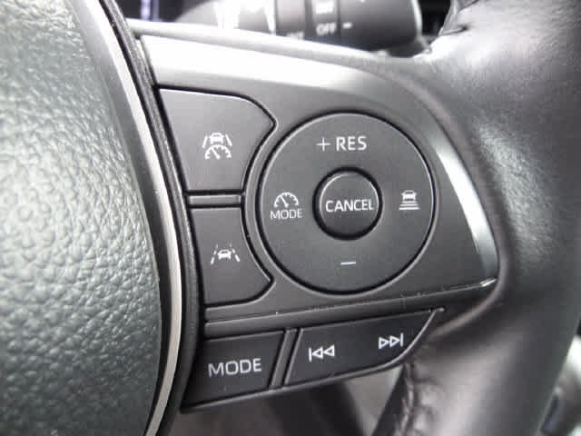Certified 2025 Toyota Corolla Cross XLE FWD image 17