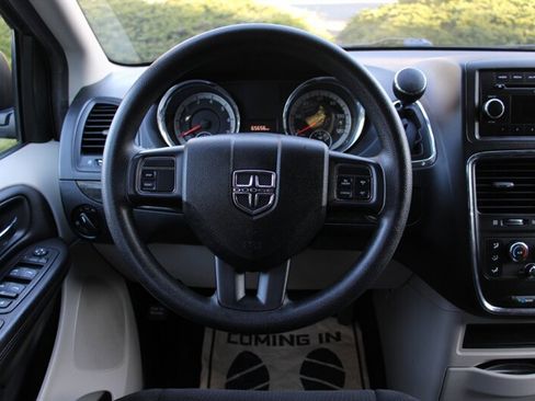 Used 2012 Dodge Grand Caravan SE image 16