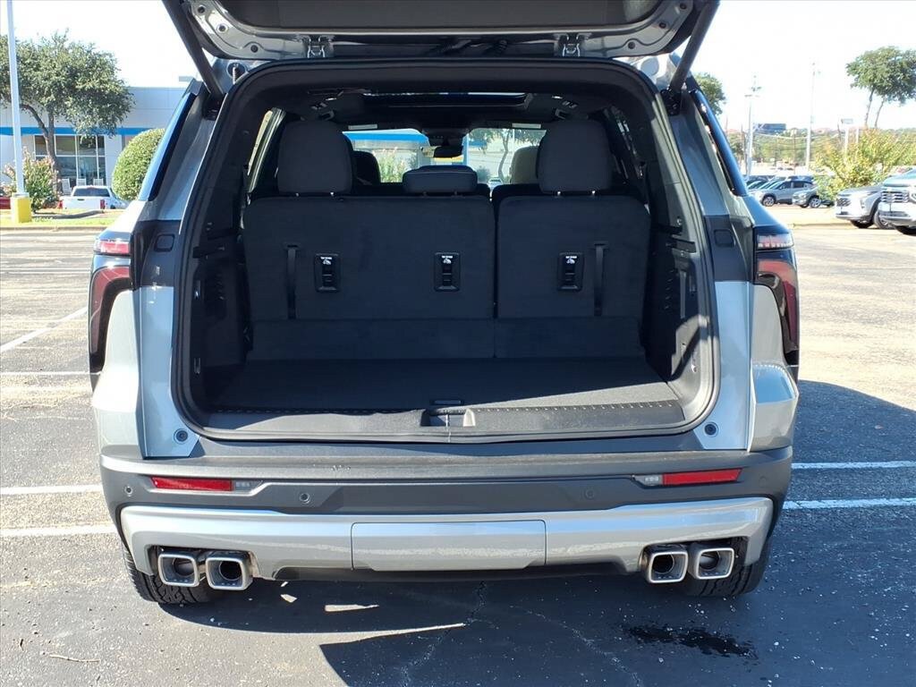 New 2027 Chevrolet Traverse LT w/ Enhanced Driving Package FWD image 12