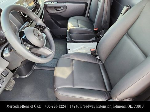 Used 2025 Mercedes-Benz Sprinter 2500 image 14