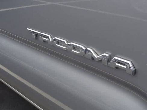 Used 2017 Toyota Tacoma SR5 w/ Tow Package image 25