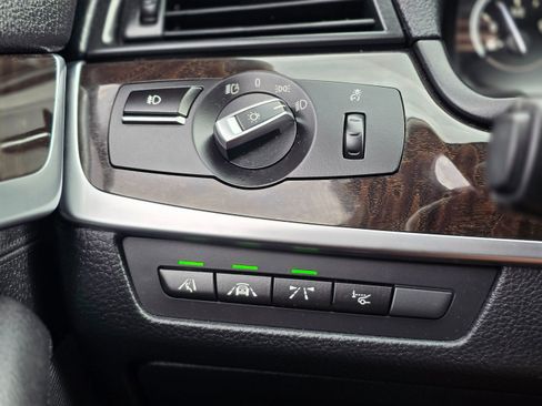 Used 2016 BMW 528i Sedan w/ Driver Assistance Package image 40