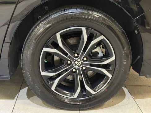 Certified 2025 Toyota Sienna Platinum image 8