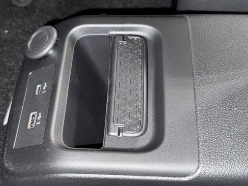 New 2025 Nissan Ariya AWD image 36