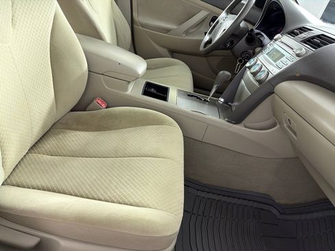 Used 2009 Toyota Camry LE FWD image 18