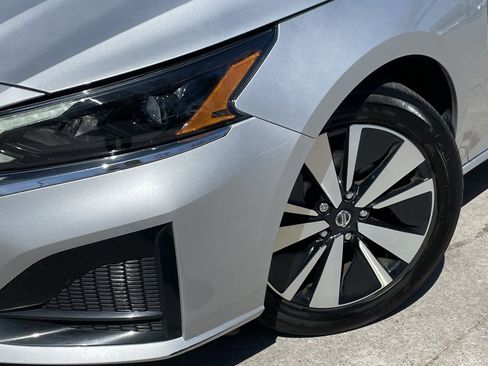 Used 2024 Nissan Altima 2.5 SV image 8