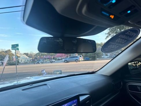 Used 2021 Ford Explorer XLT w/ Equipment Group 202A image 20