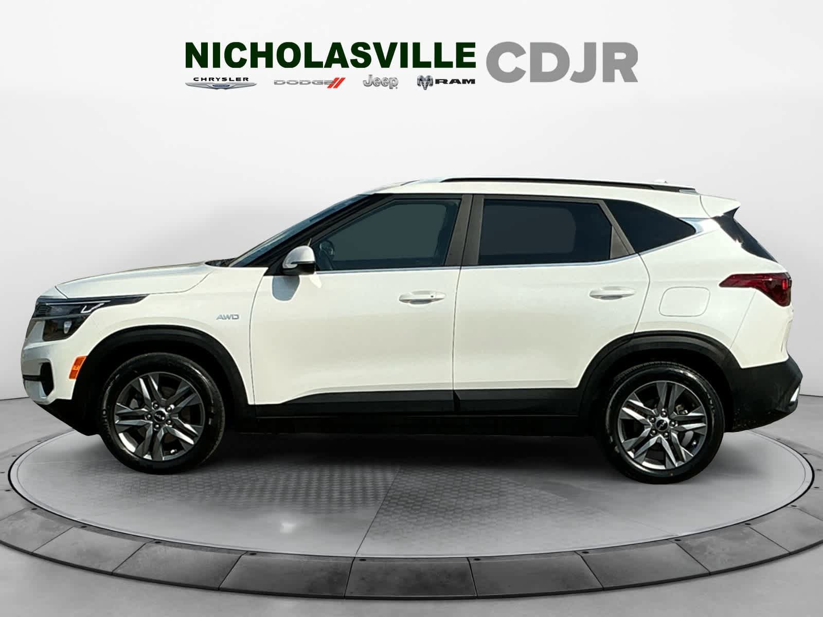 Used 2023 Kia Seltos S AWD/4WD image 2