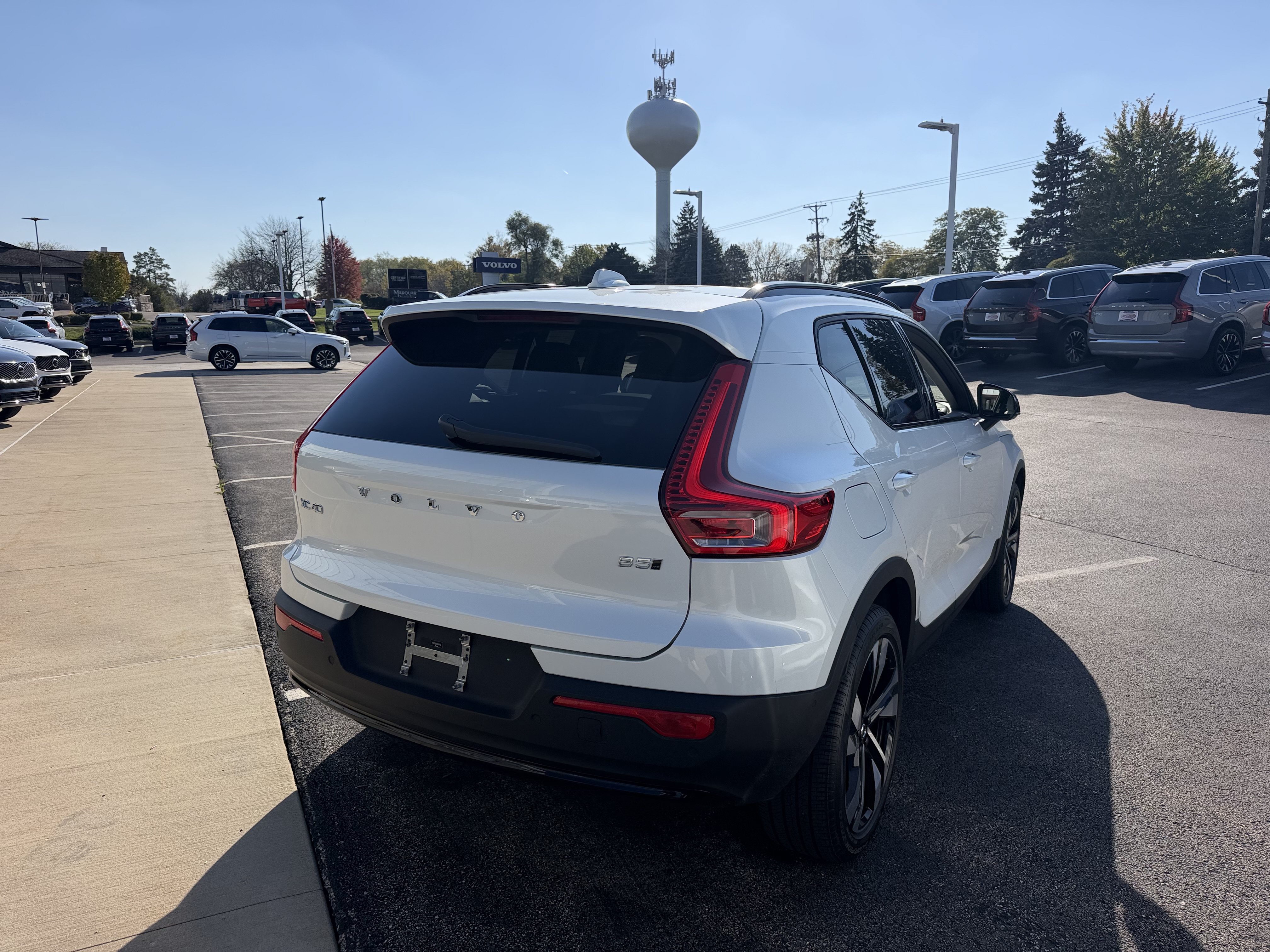Used 2024 Volvo XC40 B5 Plus w/ Climate Package AWD/4WD image 4
