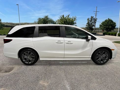 New 2026 Honda Odyssey Touring image 8