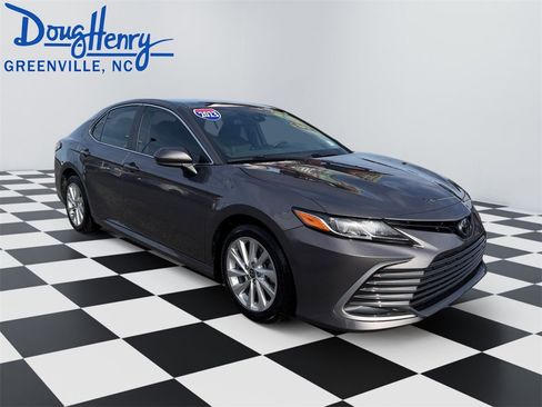 Used 2023 Toyota Camry LE image 7