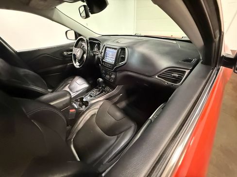 Used 2021 Jeep Cherokee Latitude Lux w/ Comfort/Convenience Group AWD/4WD image 60