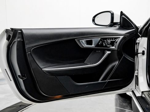 Used 2016 Jaguar F-TYPE R image 81