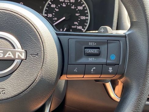 Used 2022 Nissan Rogue SV FWD image 19