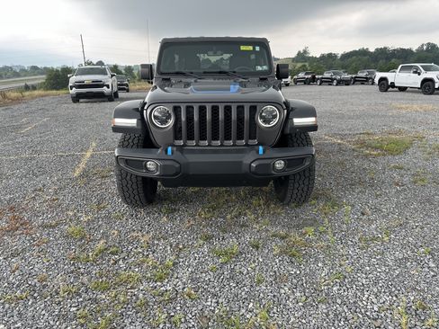 Used 2023 Jeep Wrangler Unlimited Rubicon 4xe w/ Cold Weather Group AWD/4WD image 9