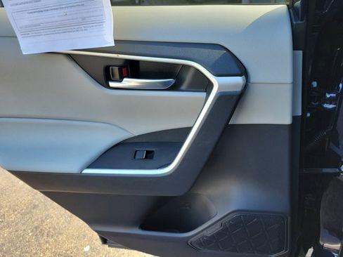 Used 2025 Toyota RAV4 XLE image 17