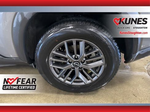 Used 2023 Nissan Rogue S image 18