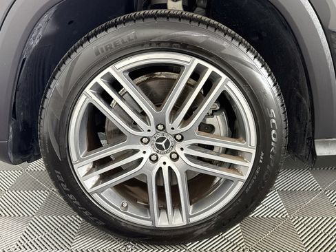 Used 2025 Mercedes-Benz GLS 450 4MATIC image 35
