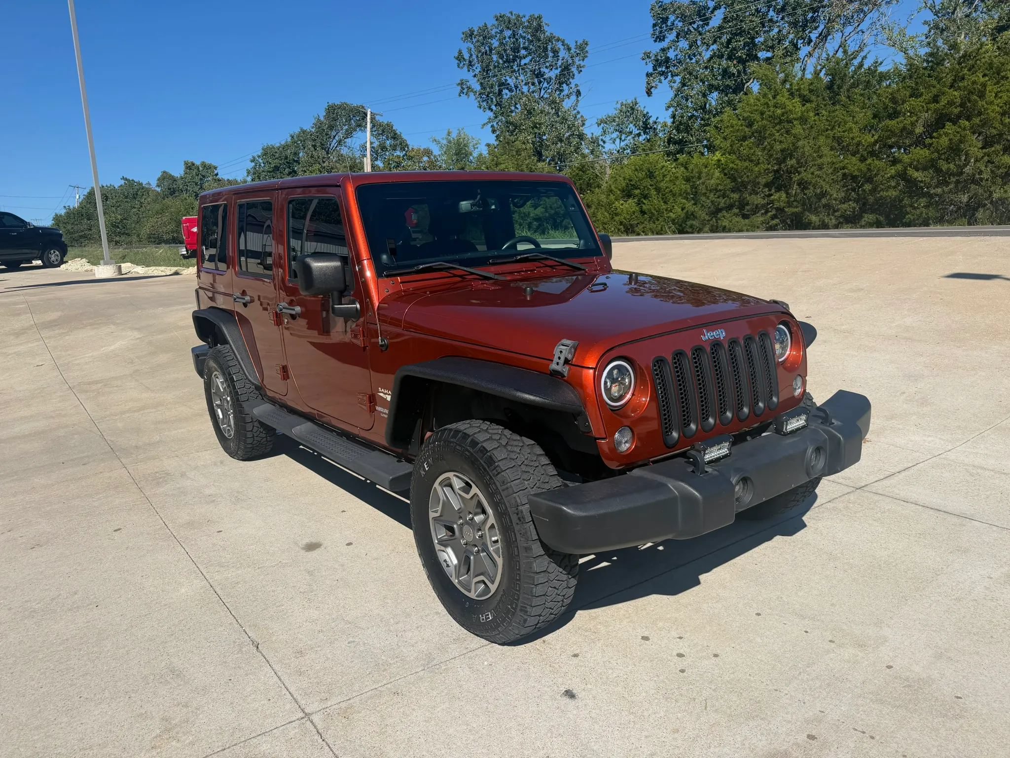 Used 2014 Jeep Wrangler Unlimited Sahara w/ Connectivity Group AWD/4WD image 3