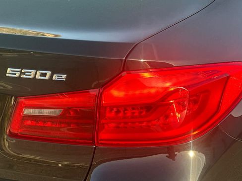 Used 2019 BMW 530e image 32