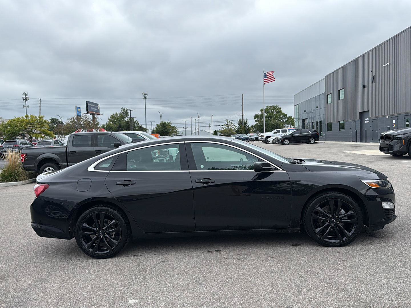 Used 2024 Chevrolet Malibu LT w/ Midnight Edition FWD image 2