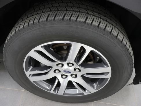 Used 2023 Ford Expedition Max Limited image 3