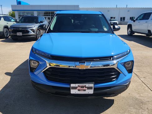 Used 2024 Chevrolet TrailBlazer LS w/ LS Convenience Package AWD/4WD image 2
