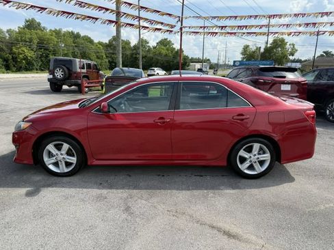 Used 2014 Toyota Camry SE FWD image 2