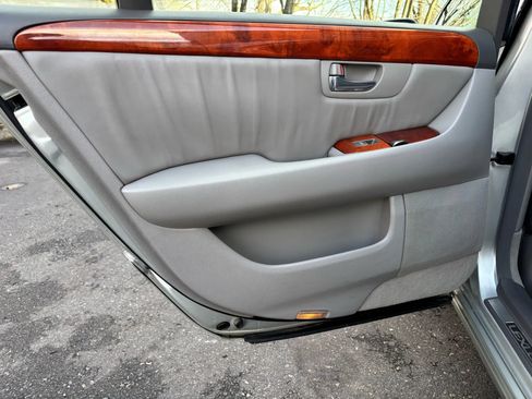 Used 2003 Lexus LS 430 RWD image 15