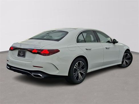 New 2026 Mercedes-Benz E 350 4MATIC Sedan image 4