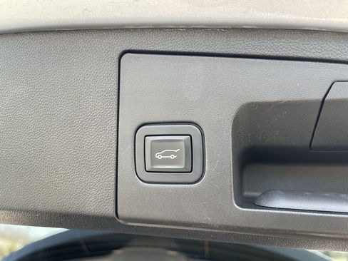 Used 2019 Cadillac XT4 Premium Luxury image 8