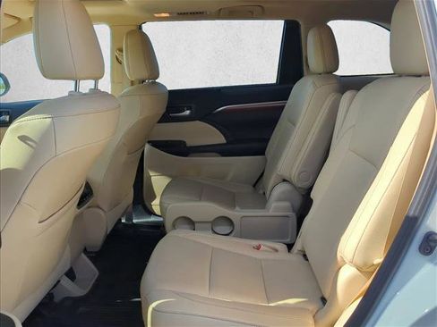 Used 2019 Toyota Highlander Limited image 22