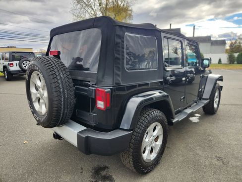Used 2015 Jeep Wrangler Unlimited Sahara w/ Connectivity Group AWD/4WD image 15