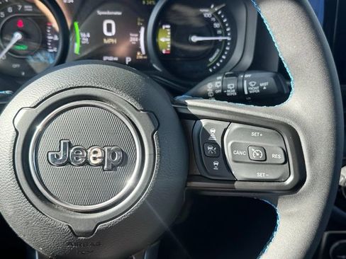Used 2024 Jeep Wrangler Unlimited Rubicon 4xe AWD/4WD image 22