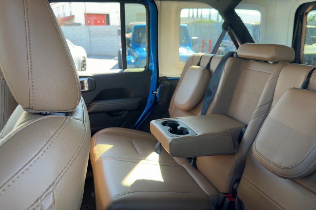 Used 2023 Jeep Wrangler Unlimited Sahara AWD/4WD image 12