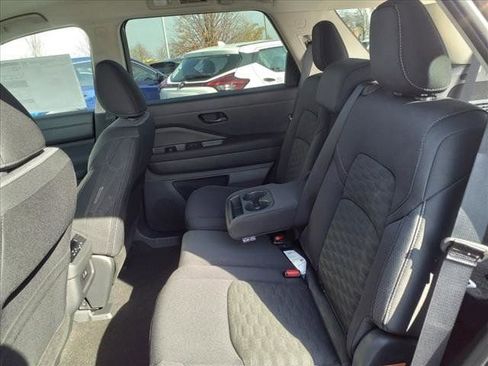 New 2025 Nissan Pathfinder SV image 31
