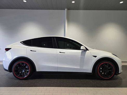 Used 2021 Tesla Model Y Long Range image 6