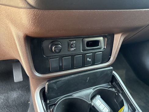 Used 2018 Mitsubishi Outlander SEL AWD/4WD image 26