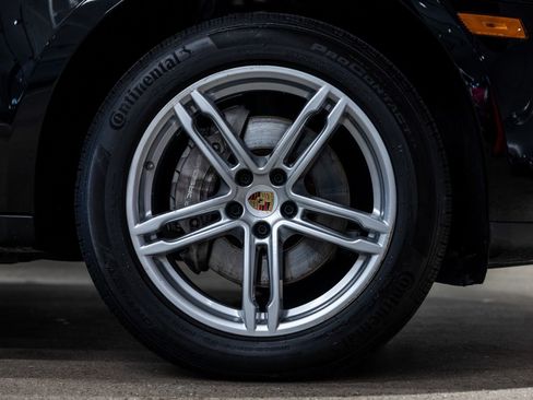 Certified 2023 Porsche Macan AWD/4WD image 19