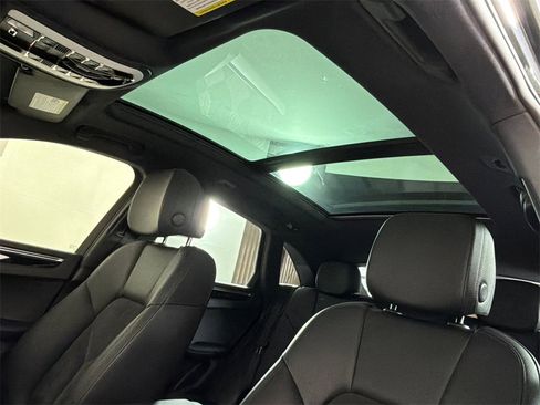 Used 2021 Porsche Macan S image 2