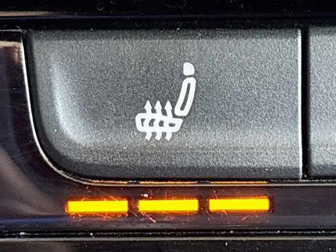 Used 2024 Volkswagen Jetta SE image 19