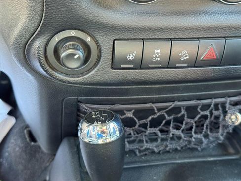 Used 2015 Jeep Wrangler Unlimited Rubicon AWD/4WD image 20