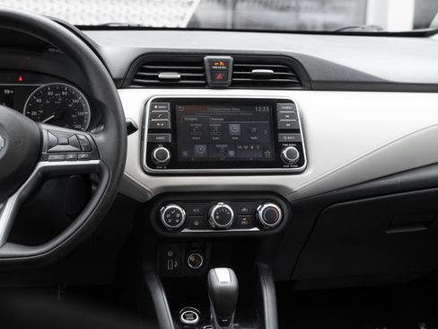 Used 2021 Nissan Versa SV image 12