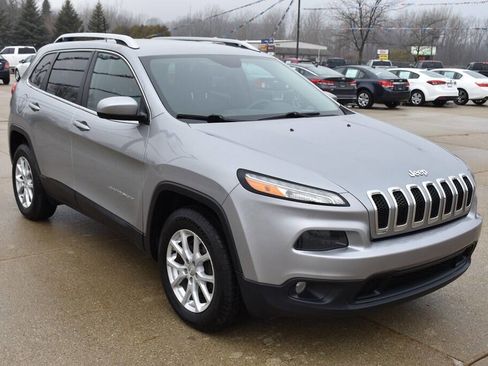 Used 2017 Jeep Cherokee Latitude w/ Comfort & Convenience Group image 1