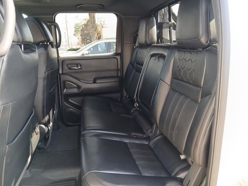 Used 2022 Nissan Frontier PRO-4X w/ Pro-4X Premium Package image 11