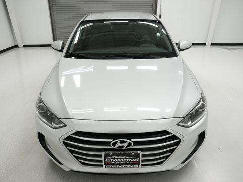 Used 2018 Hyundai Elantra SE FWD image 2